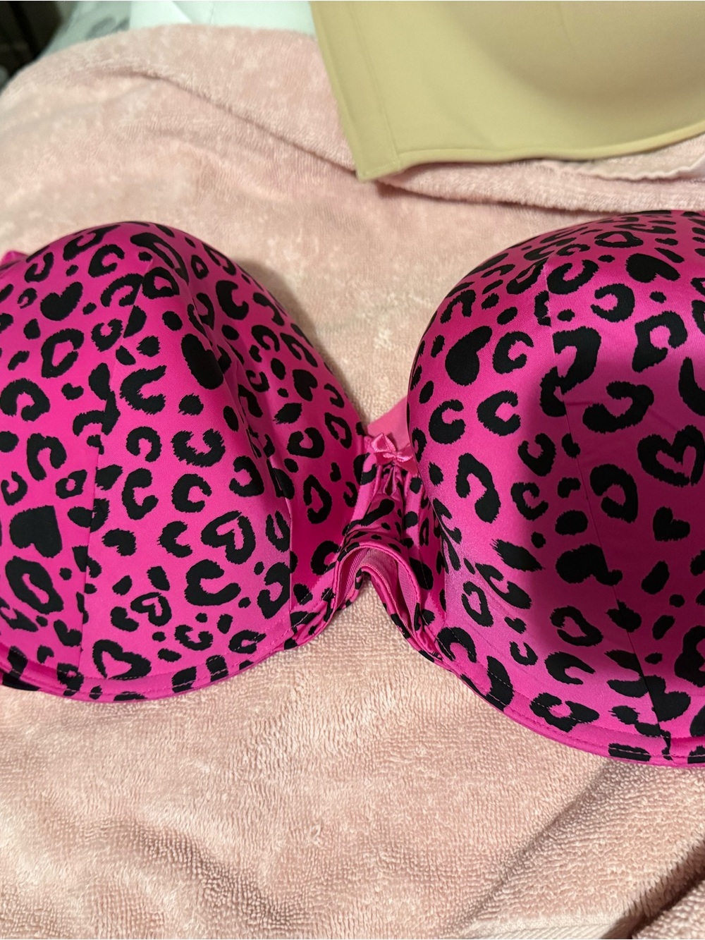 Torrid Hot Pink & Black 46D Back Smoothing Bra NWT